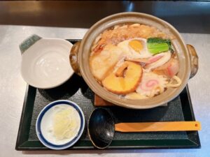 写真２　鍋焼きうどん　さわだ茶家